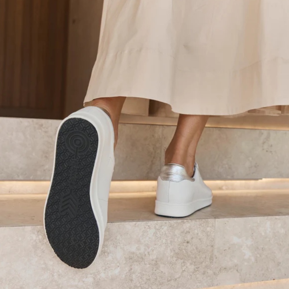 NEW IN BOX Frankie 4 Australia Jackie III White/Silver Low Top Sneaker